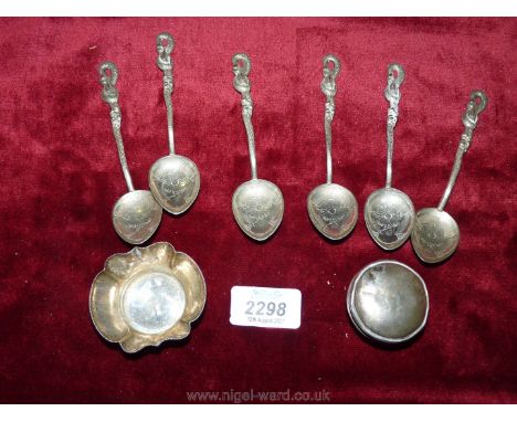 Six oriental teaspoons, silver dish and compact.