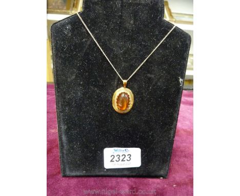 A 9ct gold and amber necklace.