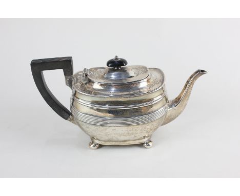 An Edward VII silver teapot, maker Harrison Brothers & Howson, Sheffield 1905, with line design, 13.5oz