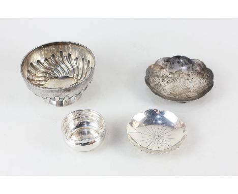 A graduated pair of George VI silver flower shape dishes, maker Roberts & Belk Ltd, Sheffield 1943, together with a Victorian