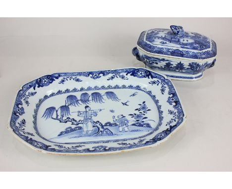 Chinese blue and white porcelain two-handled sauce boat and cover with fruit finial, decorated with figures amongst buildings