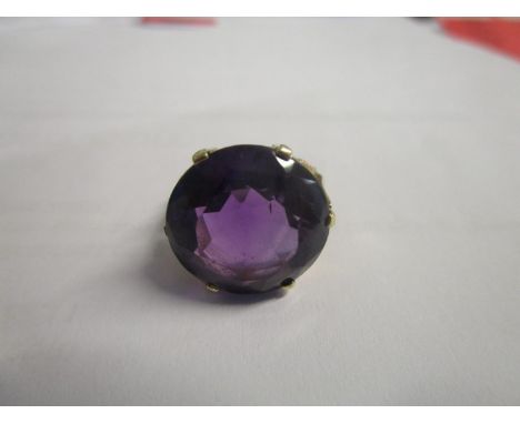 A gold coloured and amethyst ring 