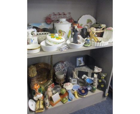 A quantity of miscellaneous ceramics to include Royal Worcester Evesham, a Royal Doulton model of a Setter dog and a Royal Do