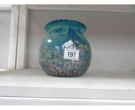 An art glass bowl