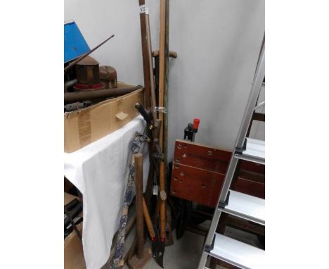 A quantity of garden tools