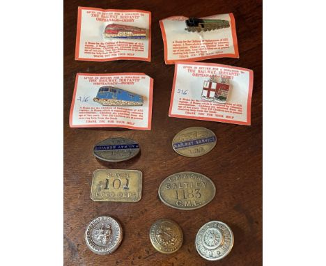 RAILWAYANA - COLLECTION 11 PIECES EARLY - MID 20TH CENTURY RAILWAY BADGES &amp; BUTTONS
A nice little collection of railway b