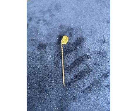 JEWELLERY - 22 CARAT GOLD NUGGET ON 9 CARAT STICK PIN
Not marked but has been tested. 22 carat gold nugget approx 3.5 grams o