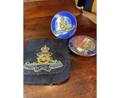 MILITARIA 2 X MILITARY CAR BADGES &amp; UNIFORM POCKET BADGE ROYAL ARTILLERY
2 Military car badges, both 8cm diameter. Mid 20