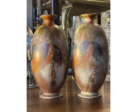 PAIR OF 1930's WILTON POTTERY VASES
A beautiful pair of 1930's Art Deco vases by Wilton pottery. Autumnal pattern and coulour