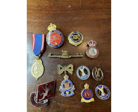 MILITARIA - 11 X MILITARY ENAMEL BADGES AND DRESS MEDALS ETC
A nice little collection of military badges, brooch, dress medal