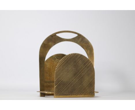 Brutalist ormolu magazine rack 1960 - Weight: 4.80 kg - Shipping unavailable - Region: Europe - Sizes: h 320 mm l 290 mm p 21