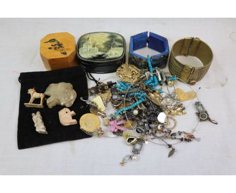 Small quantity of costume jewellery to include earrings, pendants, necklaces, trinket boxes etc