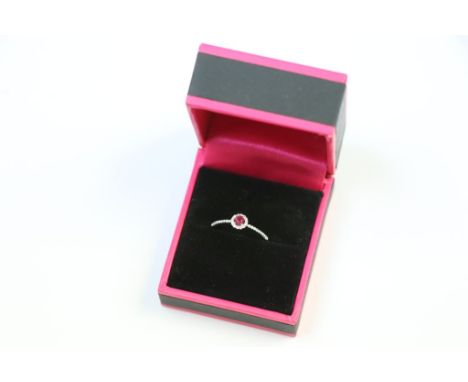 18ct white gold ring set with ruby and diamonds