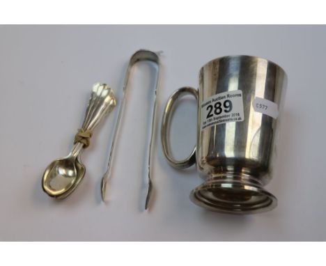 Set of six George V silver thread pattern coffee spoons, makers William Hutton & Sons Ltd, Sheffield 1923, a pair of Georgian