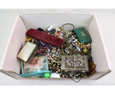 Tray of Mixed Vintage and other Costume Jewellery