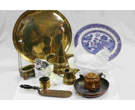 Collection of mixed ceramics & metalware to include Brassware tray, Willow pattern meat plate, ceramic chicken egg basket etc