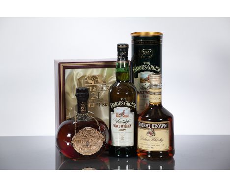 ROBERT BROWN DELUXE WHISKY
Blended Scotch Whisky bottled by Kirin-Seagram. Japanese import. 760 ml, 43% volume.
THE FAMOUS GR