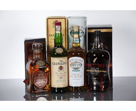 BOWMORE LEGEND
Single Islay Scotch Whisky in tube. 70 cl, 40% volume.
CARDHU 12 YEAR OLD
Single Speyside Scotch Whisky in car