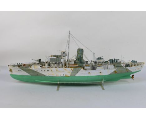 Revell - A 1:72 scale model of a Flower Class Corvette crafted by a very skilled model maker. It is 87 cm long x 19 x 36 incl