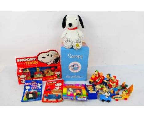 Snoopy - Peanuts - Aviva Toys - A collection of vintage Snoopy and Peanuts related toys and novelty items. Lot includes a box