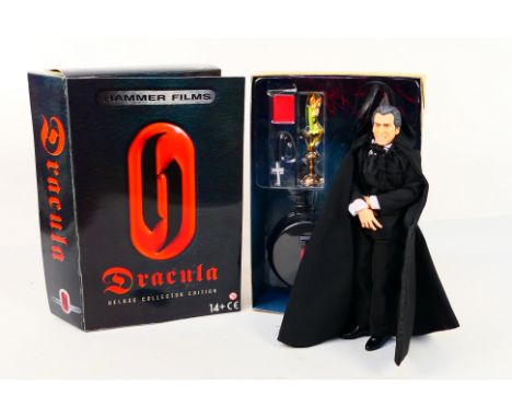 Hammer Films - Dracula - A Hammer Films Deluxe Collector Edition Dracula figure - Figure comes with blister packed accessorie