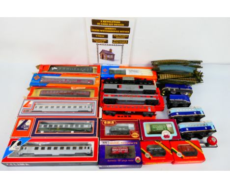 Hornby - Lima - Roco - Marklin - 16 x boxed HO / OO gauge wagons and coaches including Vista Dome Car # R.25, Baggage Car # R