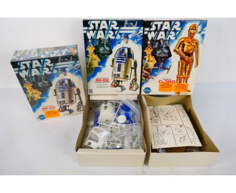 Kenner, Denys Fisher - Star Wars - A boxed factory sealed 1977 Star Wars R2-D2 model kit. Sealing has two tears. Box appears 