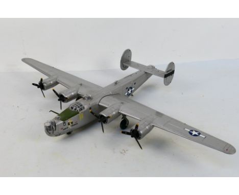 Franklin Mint Collection Armour - An unboxed B-24 Bomber named Night Mission in 1:48 scale. It measures 70 x 44 cm and is dus