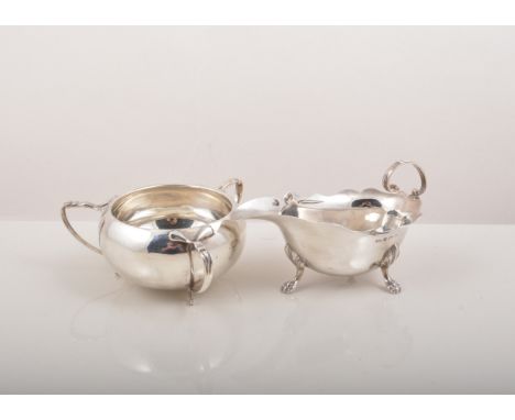 Edwardian three handled silver bowl, Sheffield 1910, 7cm, an Edwardian silver sauceboat, Birmingham 1903, a matched set of si