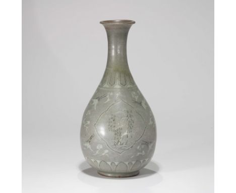 A KOREAN CELADON 'WILLOW AND CRANE' VASE, GORYEO DYNASTY； H 31cm，W 15.7cm，Caliber 7.2cm，Foot diameter 8.6cm; 1320g; with box;