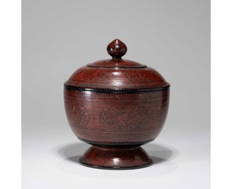 A KOREAN LACQUERED BOWL AND COVER； H 20.4cm, Caliber 17.2cm, Foot diameter 12.3cm; 337g; with chips; with injured part on the