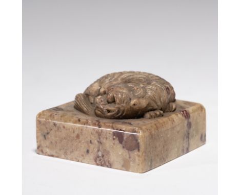 A CHINESE STONE 'LION' SQUARE SEAL； H3.3cm，L5.6cm，W5.4cm；188g；with box;