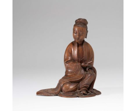 A CHINESE BAMBOO FIGURE OF A SEATED GUANYIN HOLDING A SCROLL； H16.3cm；130g；with box;