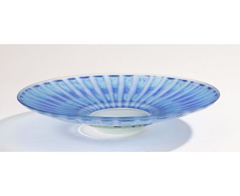Brian Harvey studio glass plate, with blue-green tapering line decorated border, signed to base and dated 1986, 26cm diameter
