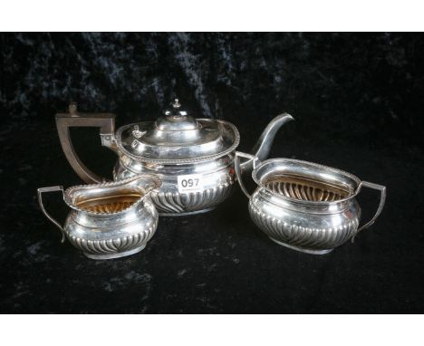 3 PIECE SILVER TEA SERVICE.  1.137KG.  SHEFFIELD 1901/02 &amp; 1915/16