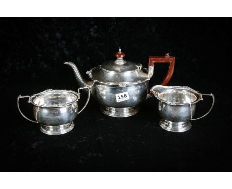 3 PIECE SILVER TEA SERVICE.  SIGNED MAKER D&amp;S.  BIRMINGHAM 1932.  1.150KG.