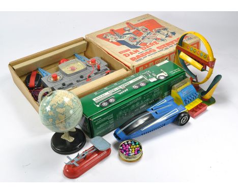 Dan Dare Boxed Radio Station, untested plus other assorted items and vintage games. 