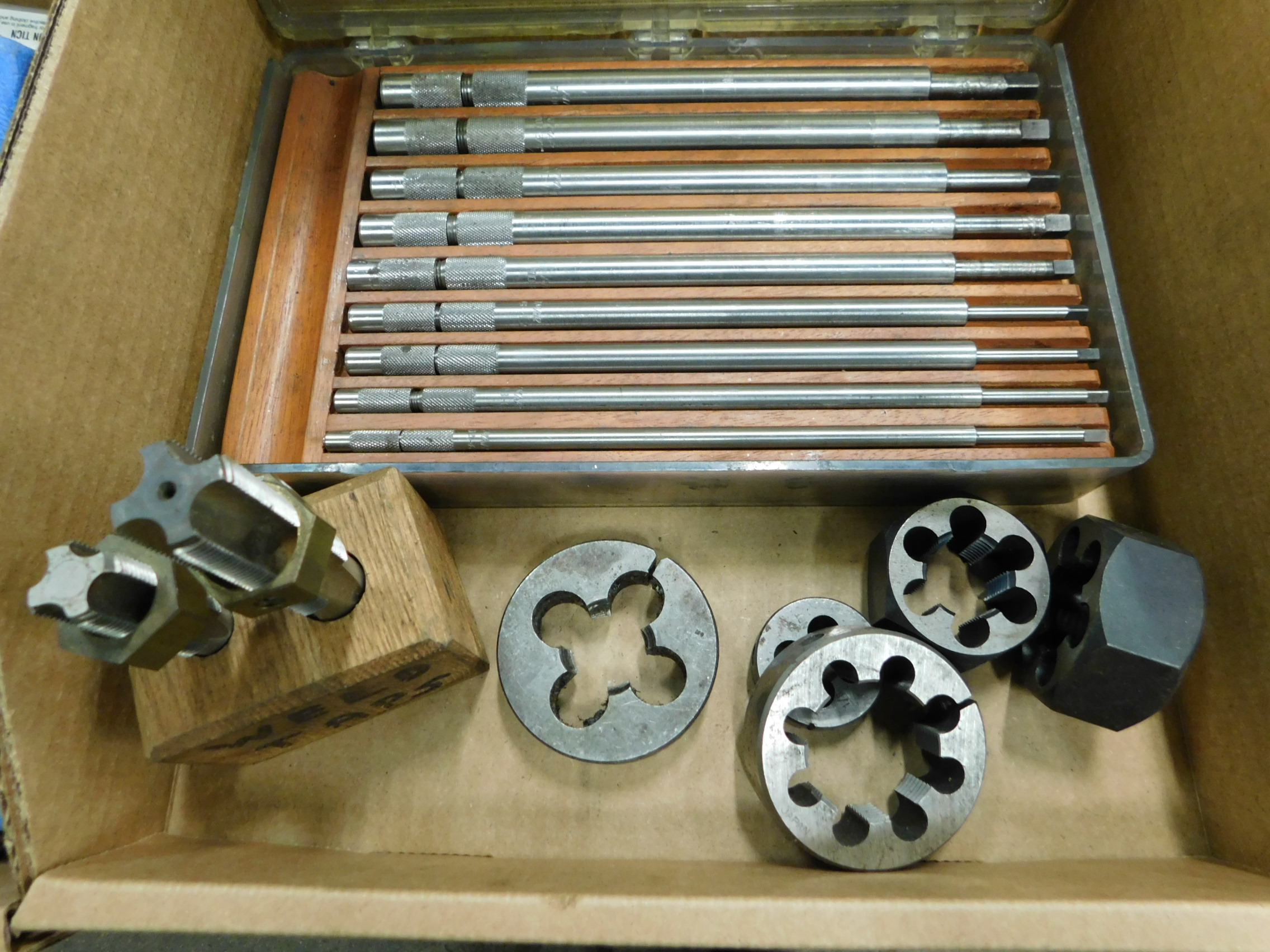 Tap Extension Set and Threading Dies