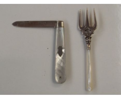Silver and mother of pearl fruit pocket knife, 1913 together with a silver and mother of pearl pickle fork 