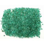 Lot lose Smaragde zus. ca. 57 ct, überwiegend rundfacett.,