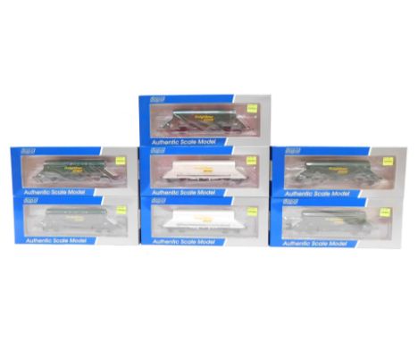 Dapol OO gauge rolling stock, including 4F-026-012 HIA Freightliner White Heavy Haul limestone hopper 369043, 4F-026-010 HIA 