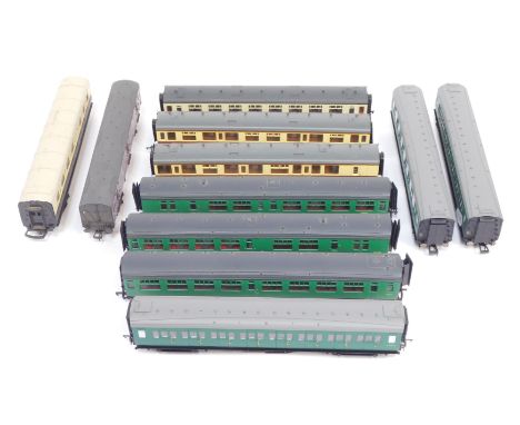 Bachmann and Hornby OO gauge coaches, including Southern Railway malachite green coaches, crimson and cream coaches, GWR choc