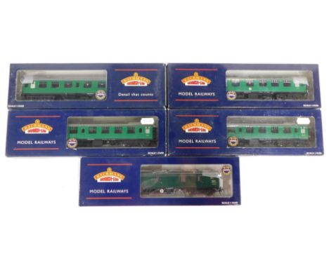Bachmann Branchline OO gauge coaches, comprising 39-228A BR MK1 brake corridor composite  BCK, malachite green livery, 39-128