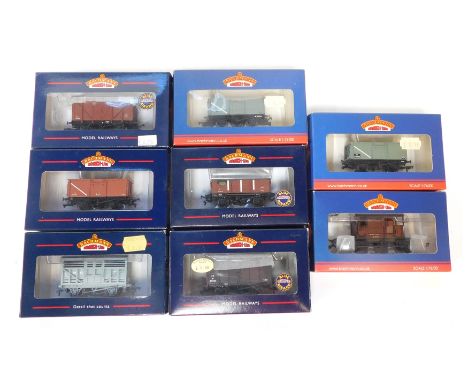 Bachmann Branchline OO gauge rolling stock, including 38-075A 12 tonne Southern Plywood panel vent van, SR brown livery, 37-2