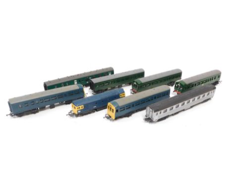 Hornby, Tri-ang and Lima OO gauge locomotives, including Class 101 DMU, Lima Class 33 locomotive, BR blue livery, etc. (1 tra