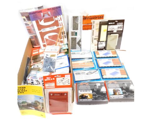 Peco, Metcalfe and other OO gauge scenics, including ST290 two straight platforms for edging, Metcalfe OO gauge Grimmy Old Mi