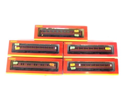 Hornby OO gauge coaches, comprising R4260B BR 61ft 6" corridor brake coach E10080E, R4263A BR 61ft 6" buffet car E9127E, R426