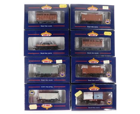 Bachmann Branchline OO gauge rolling stock, including 33-656 cattle wagon, LMS brown weathered livery, 37-750B 12 tonne fruit