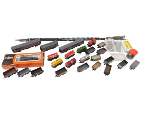 OO gauge and N gauge locomotive rolling stock and accessories, including Hornby tanker wagons, Bachmann seven plank wagons, L