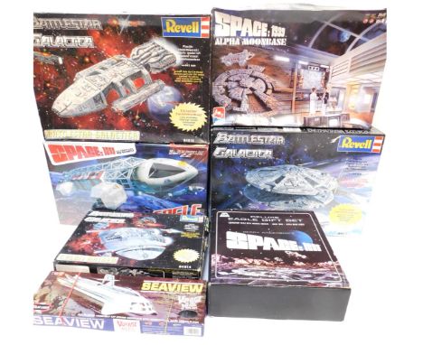 AMT, Revell and other model kits, including Space 1999 Alpha Moonbase, Space 1999 Eagle Transporter, Battlestar Galactica Cyl